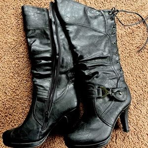 Women’s boots size 8! Never worn!